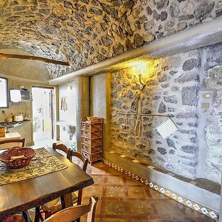Sleeps 2 Pool Air Con Wifi Vila