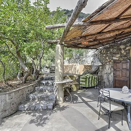 Sleeps 2 Pool Air Con Wifi